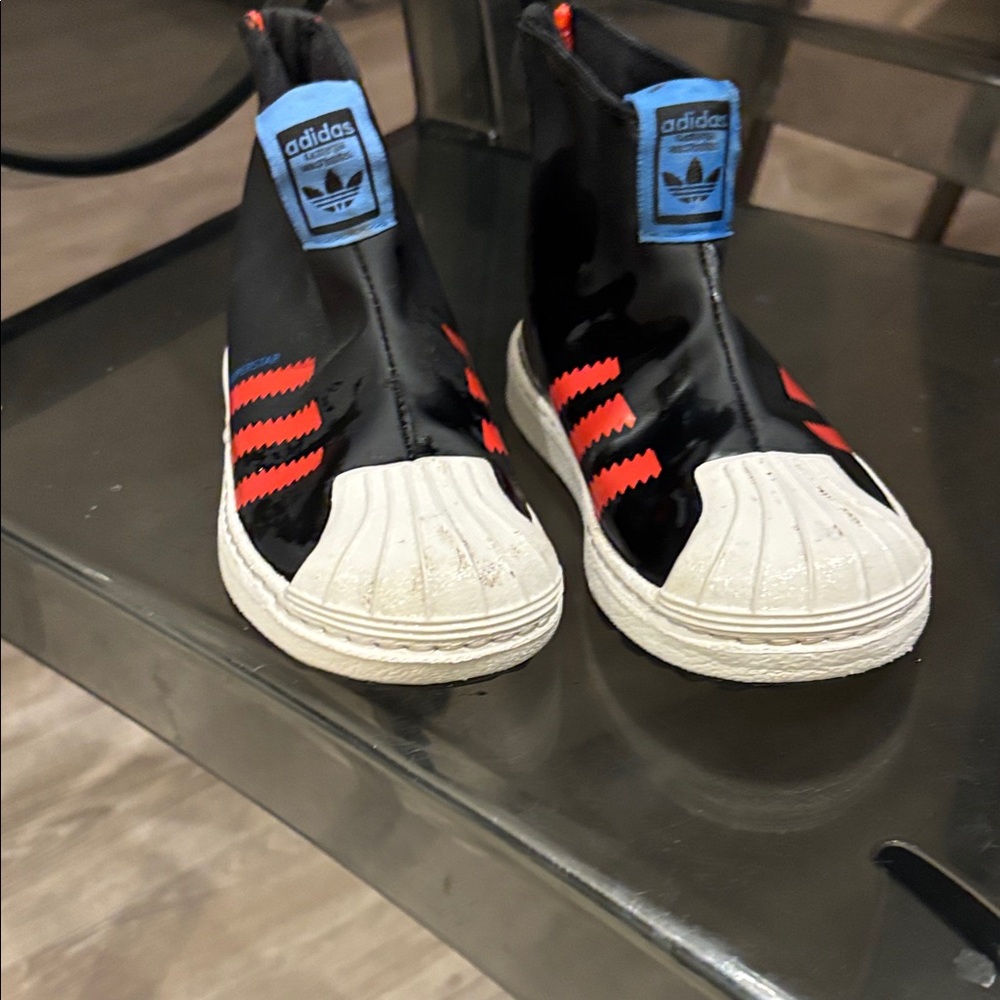 Adidas little Kids Black and Red High-Top rain boots size 9